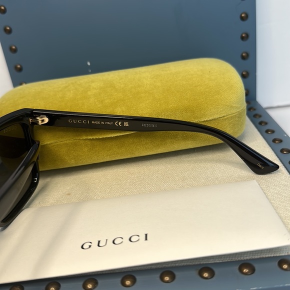 Gucci Eyewear GG0748s 001
oversized square-frame sunglasses - Picture 13 of 15